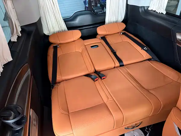 Mercedes-Benz V-Class 2022, фото 8