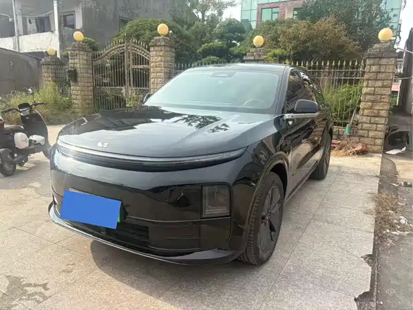 Li Auto L6 2025