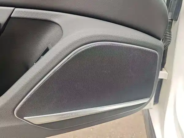 Audi A4L 2023, фото 10