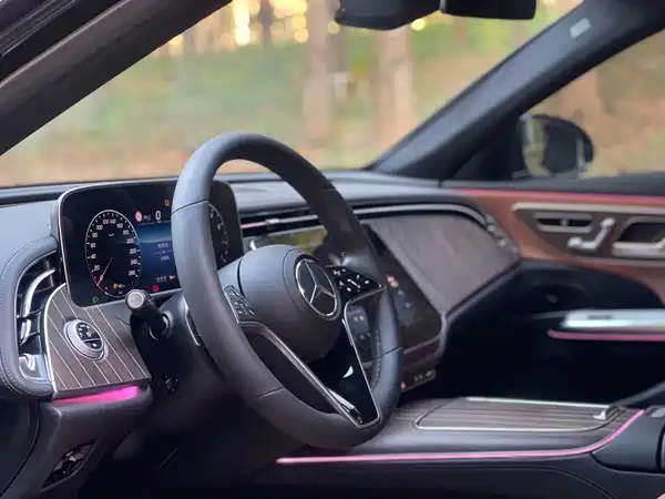 Mercedes-Benz E-Class 2025, фото 4
