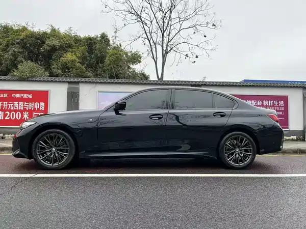 BMW 3 Series 2024, фото 21
