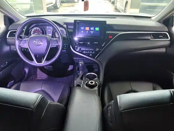 Toyota Camry 2022, фото 9