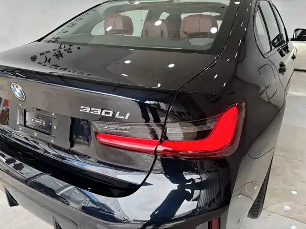 BMW 3 Series 2025, фото 10