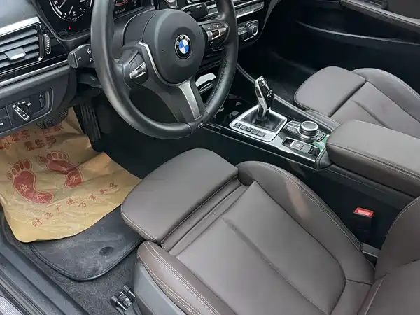 BMW 1 Series 2023, фото 18