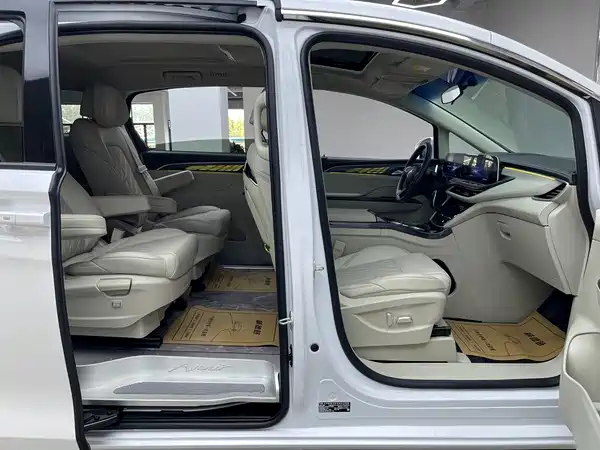 Buick GL8 2023, фото 18