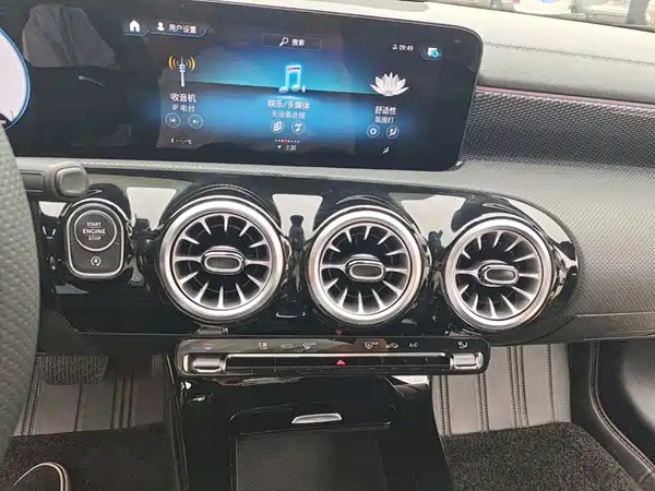 Mercedes-Benz A-Class 2022, фото 12