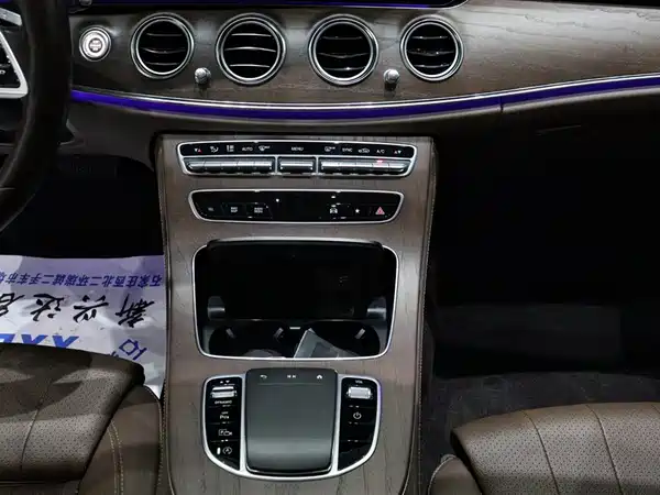 Mercedes-Benz E-Class 2023, фото 10