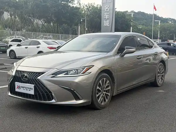 Lexus ES 2022