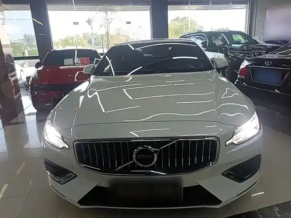 Volvo S60 2022, фото 2