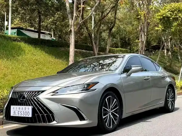 Lexus ES 2021