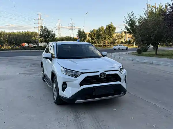 Toyota RAV4 2021, фото 5