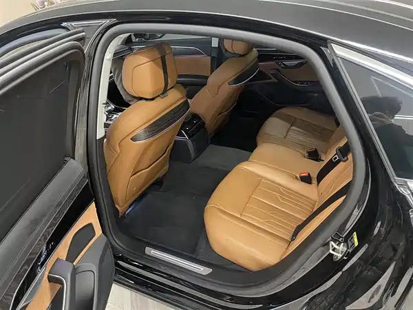 Audi A8 2023, фото 25