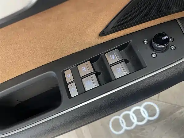 Audi A8 2023, фото 26
