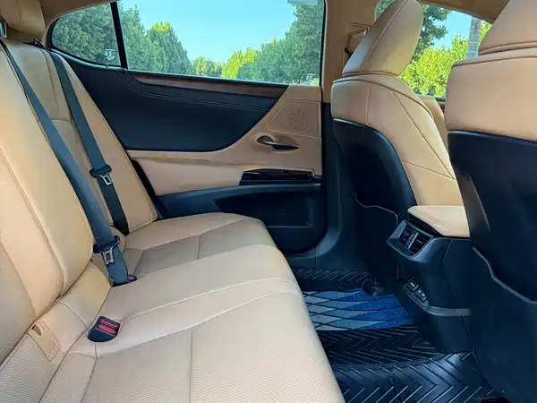 Lexus ES 2022, фото 11