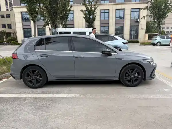 Volkswagen Golf 2023, фото 3