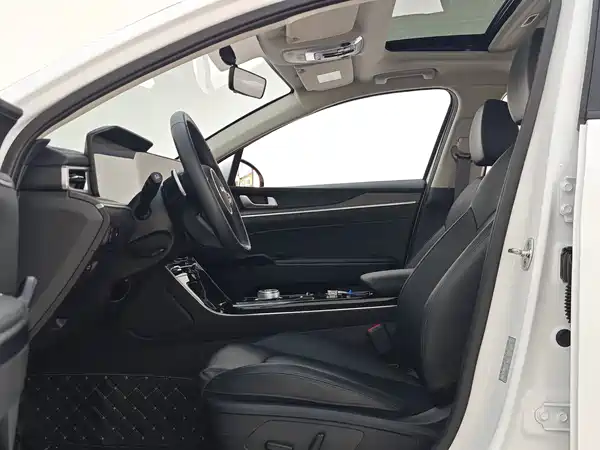 Kia K5 2025, фото 7