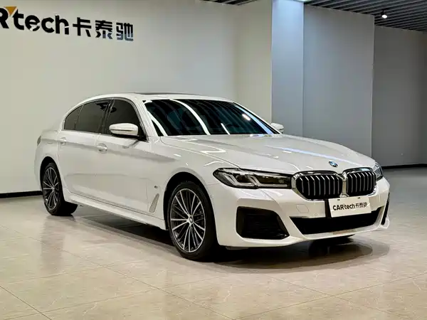 BMW 5 Series 2022, фото 2