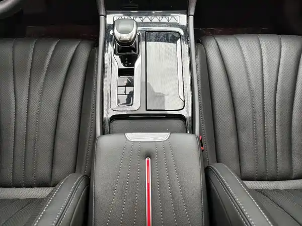 Hongqi H5 2023, фото 6