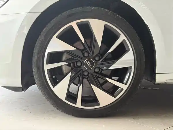 Audi A3 2023, фото 2