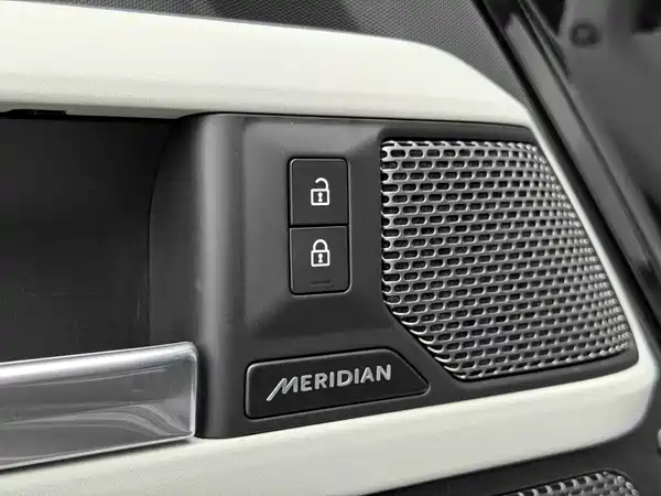 Land Rover Defender 2023, фото 6