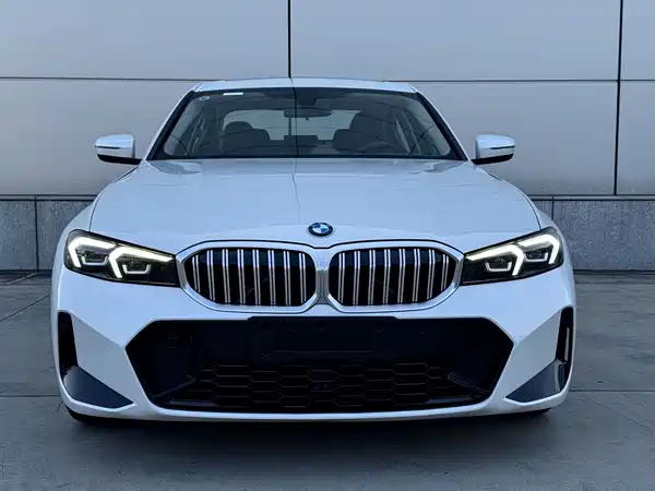 BMW 3 Series 2023, фото 2