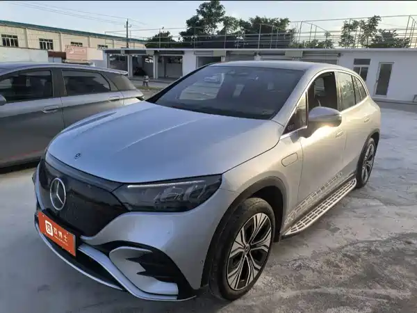 Mercedes-Benz EQE SUV 2023, фото 2
