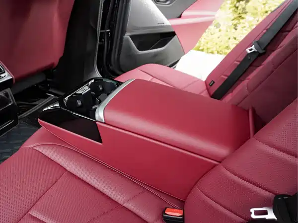 BMW 5 Series 2025, фото 20