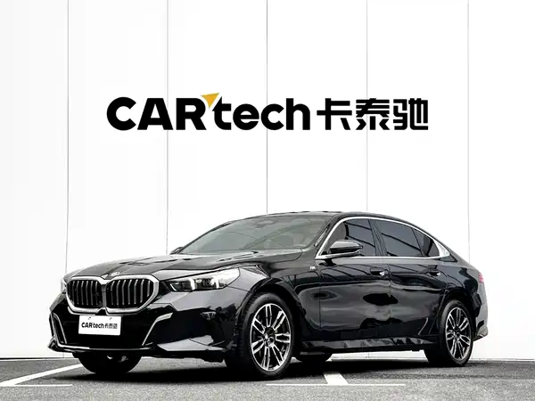 BMW 5 Series 2024, фото 7