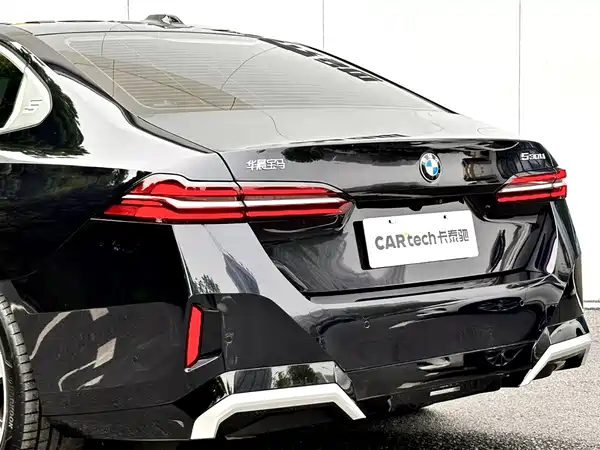 BMW 5 Series 2024, фото 9