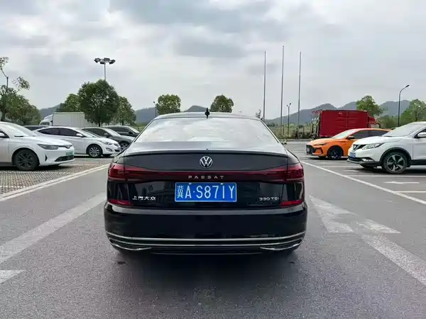 Volkswagen Passat 2023, фото 4