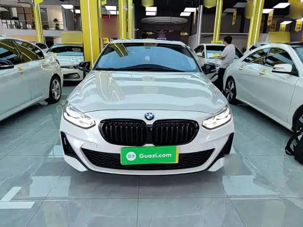 BMW 1 Series 2021, фото 2
