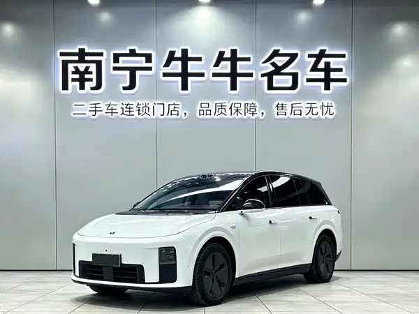 Li Auto i8 2025