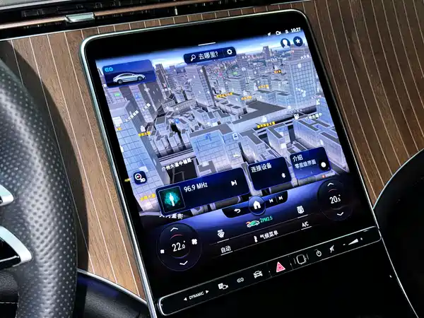 Mercedes-Benz EQE 2022, фото 18