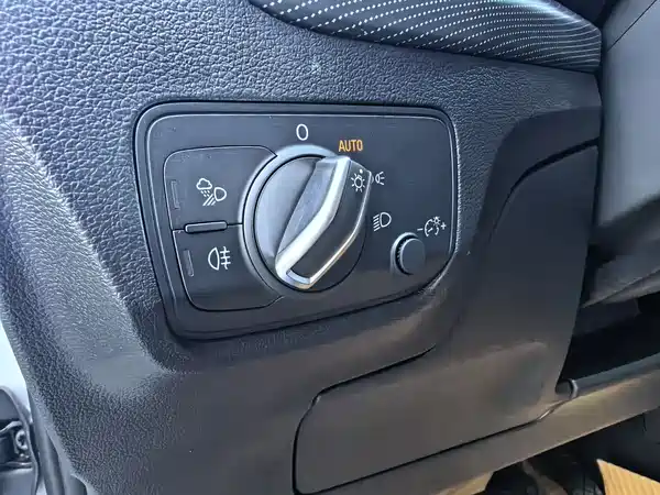 Audi Q2L 2025, фото 8