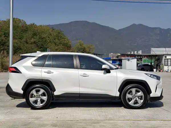 Toyota RAV4 2022, фото 5