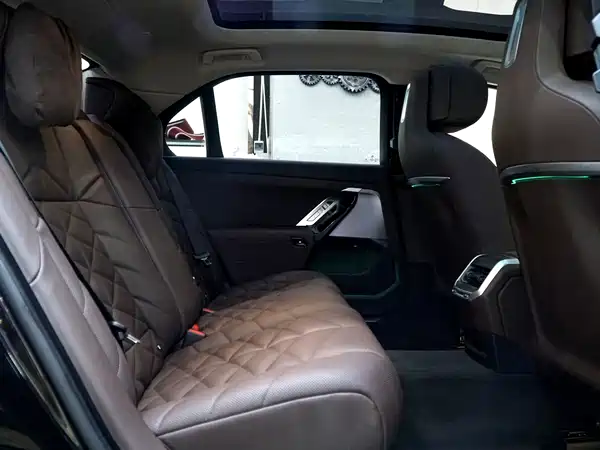 BMW i7 2023, фото 10