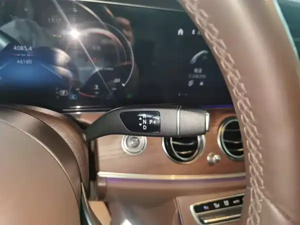 Mercedes-Benz E-Class 2023, фото 13