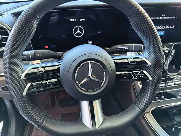 Mercedes-Benz E-Class 2023, фото 12