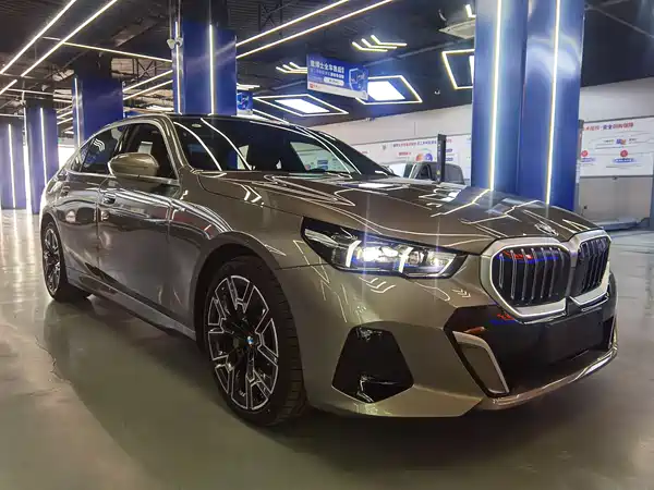 BMW 5 Series 2025, фото 3