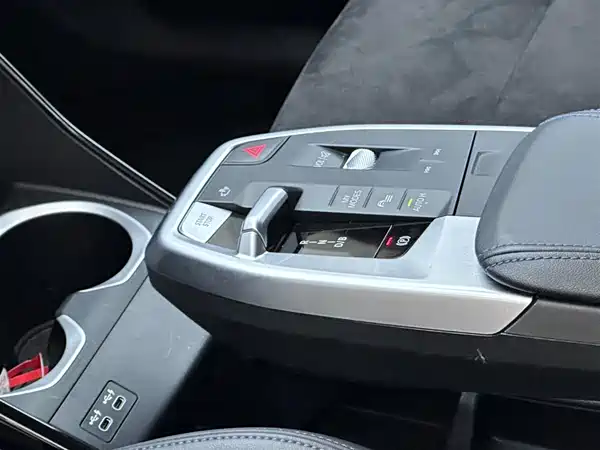 BMW iX1 2023, фото 11