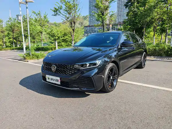 Volkswagen Passat 2023