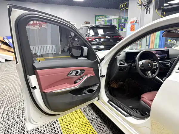 BMW 3 Series 2023, фото 16