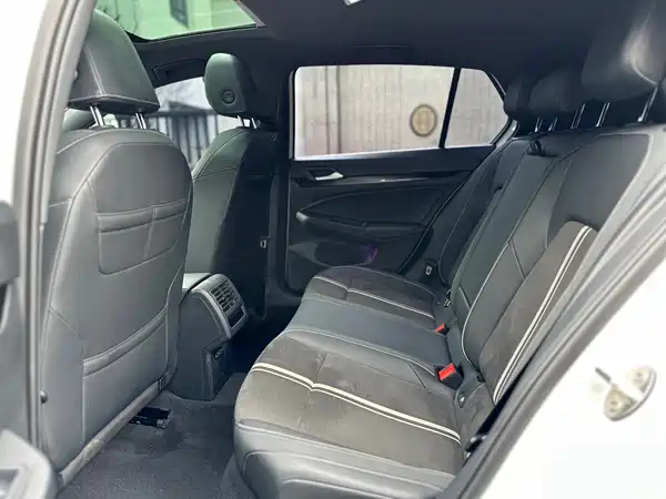 Volkswagen Golf 2023, фото 15