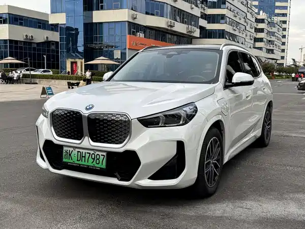 BMW iX1 2025