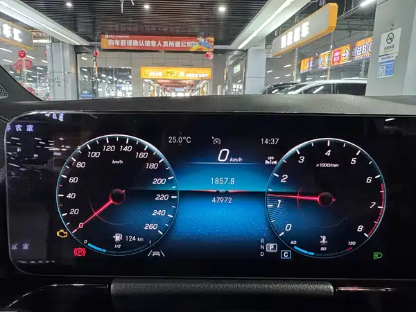 Mercedes-Benz GLA 2023, фото 13
