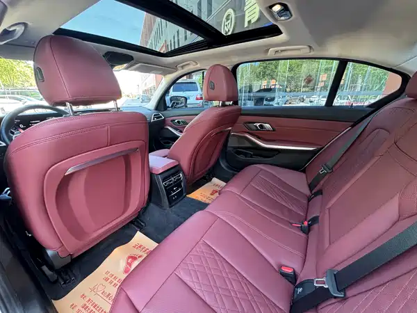 BMW 3 Series 2025, фото 15
