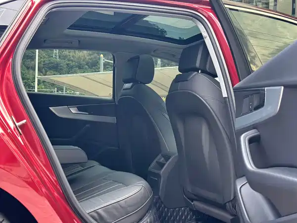 Audi A4L 2022, фото 7
