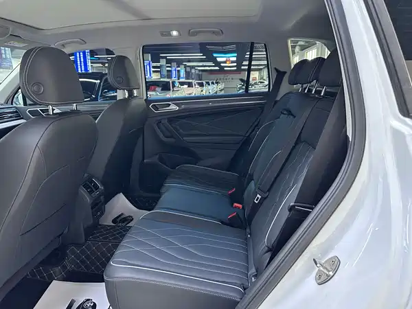Volkswagen Tiguan L 2025, фото 6