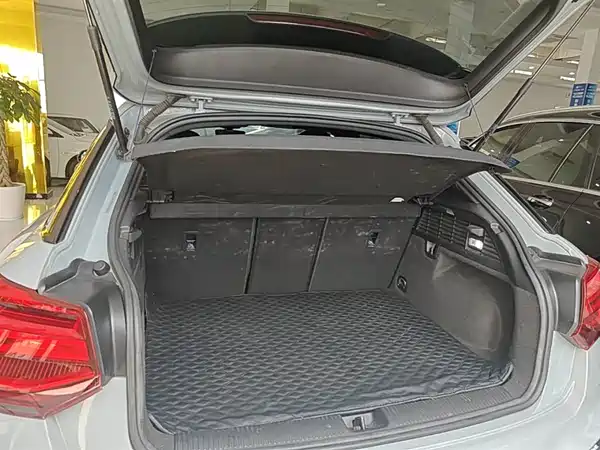 Audi Q2L 2022, фото 18