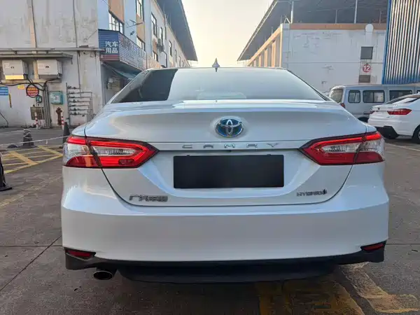 Toyota Camry 2023, фото 8